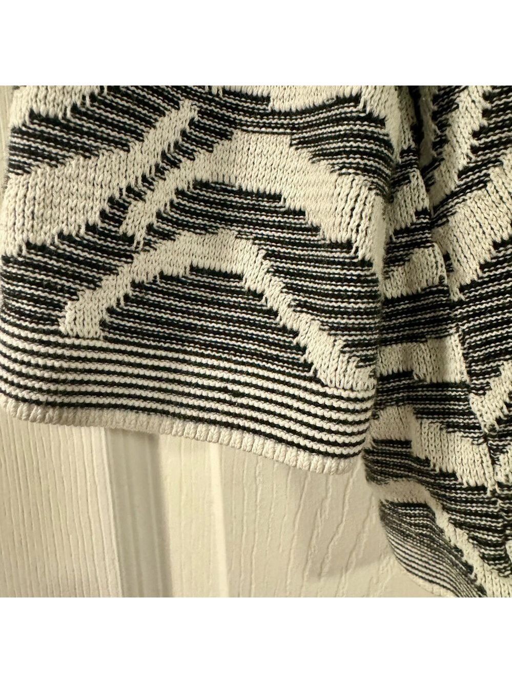 Chico’s Petite Zebra-Print Zip-Back Jacquard Sweater Black & White Super Soft! - Picture 5 of 7
